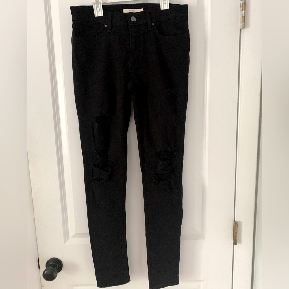Women’s black Levi’s denim ripped jeans. Size 27. Excellent condition